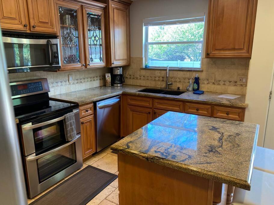Wasatch Front Home With Pool Close To Everything! 머레이 외부 사진
