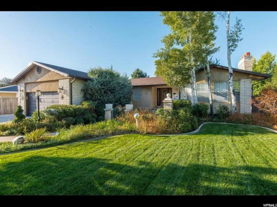 Wasatch Front Home With Pool Close To Everything! 머레이 외부 사진